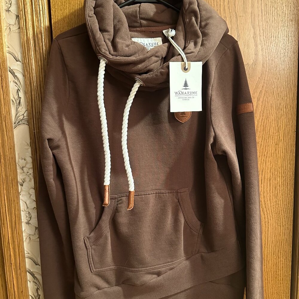 Wanakome womens Artia hoodie sweatshirt       Mahogany color